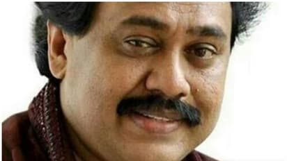 ഗതികെട്ട ആ പ്രവാസികളെ നിങ്ങളാണ് ആദ്യം ഓര്ക്കേണ്ടത്, സര്ക്കാരിനോട് അഭ്യര്ഥിച്ചും വിനയൻ