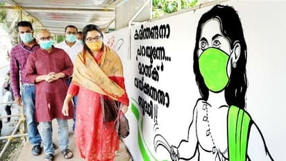 മാസ്ക് ധരിച്ച് പഴശ്ശിരാജ, 'ഇപ്പ ശര്യാക്കിത്തരാ'ലൈനില് കുതിരവട്ടം പപ്പു; കൊവിഡിനെതിരെ കാര്ട്ടൂണ് മതില്