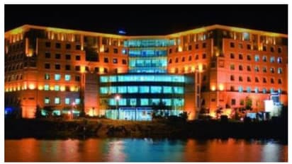 বাংলাদেশে করোনা হাসপাতালে ভয়াবহ আগুন, সংক্রমণ বৃদ্ধির মধ্যেই ছুটি না বাড়ানোর সিদ্ধান্ত সরকারের