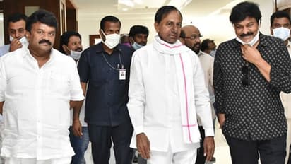 కేసీఆర్‌తో సినీ చర్చలపై బాలకృష్ణ అసంతృప్తి: చిరంజీవి వ్యూహం ఇదే!