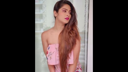 'మేకప్ రూమ్లో బంధించి,వేధించాడు,బట్టలు కట్టుకుంటూంటే దారుణంగా..': నిర్మాత పై 'సీరియల్ హీరోయిన్ ' కంప్లైంట్