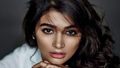 #PoojaMustApologiseSamantha: Pooja Hegde comments on Samantha Akkineni’s beauty?