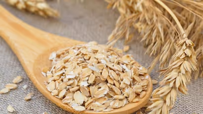 മുഖം സുന്ദരമാക്കാം; ഓട്സ് കൊണ്ടുള്ള ഫേസ് പാക്കുകൾ പരിചയപ്പെടാം