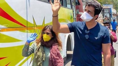 সদ্য মারা গিয়েছেন স্ত্রী, খবর পেয়ে স্বামীকে বাড়ি পৌঁচ্ছে দেওয়ার উদ্যোগ নিলেন সোনু