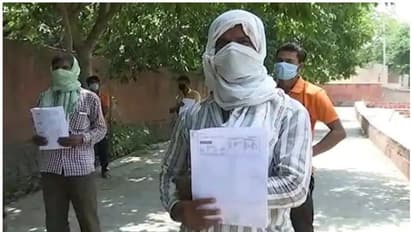 അതിഥി തൊഴിലാളികൾക്ക് നാട്ടിലെത്താൻ വിമാന ടിക്കറ്റ്; കർഷകൻ ചെലവാക്കിയത് 70000 രൂപ