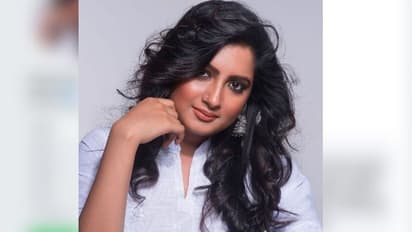 'ধর্ষণ নিয়ে ছেলেখেলা সহ্য করব না', মধুমন্তী বাগচির গান শুনে কুরুচিকর মন্তব্য এক ব্যক্তির