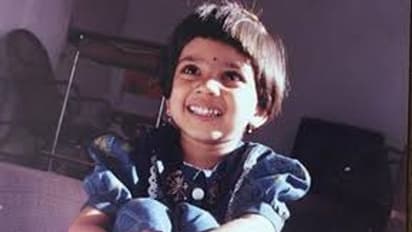 இந்த குட்டி பாப்பா தான் தளபதி விஜய் ஹீரோயின்... அடையாளம் தெரியுதா?