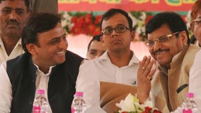 क्या अखिलेश ने लिख दी है शिवपाल की सपा में वापसी की स्क्रिप्ट!