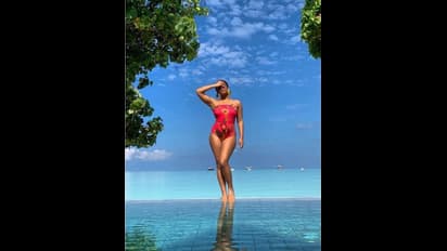 നീലാകാശവും നീലക്കടലും പിന്നെ മസാബയും; ബിക്കിനിയില്‍ ഇത് താന്‍ നമ്പര്‍ വണ്‍