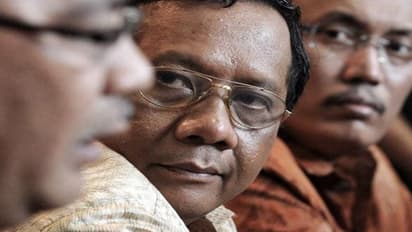 కరోనా పెళ్లాం లాంటిది.. కంట్రోల్ చేయగలం అనుకుంటాం కానీ: ఇండోనేషియా మంత్రి వ్యాఖ్యలు