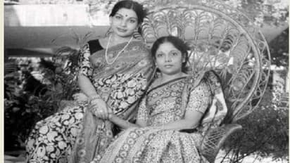 Fact Check: ಜಯಾ ಪಕ್ಕ ನಿರ್ಮಲಾ ಸೀತಾರಾಮನ್, ಹಳೆ ಪೋಟೋದ ಹೊಸ ಕತೆ!