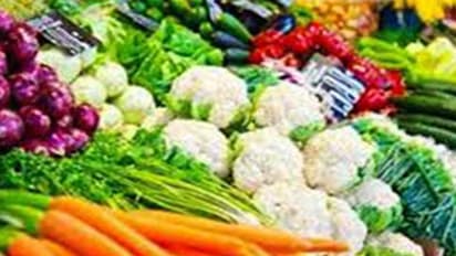 ತರಕಾರಿ ಮಾರುವ ಎಂಜಿನಿಯರ್ ಯುವತಿಗೆ ಶಾಸಕ ನೆರವು