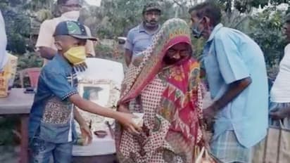 বাবার শ্রাদ্ধের খরচ বাঁচিয়ে দুঃস্থদের সাহায্য, মানবিকতার নজির কাঁথির শিক্ষকের