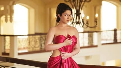 ఛాన్సులు వస్తున్నాయి, నటనకు గుడ్ బై అనేసిన చార్మి.. కారణం ఏంటి ?