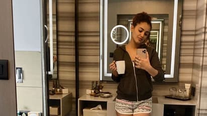 அசுர அழகில் ஆளை கொள்ளும் விழிகள்... மாளவிகா லேட்டஸ்ட் போட்டோ கேலரி!