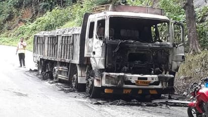 താമരശേരി ചുരം ആറാം വളവില്‍ ലോറി കത്തി നശിച്ചു
