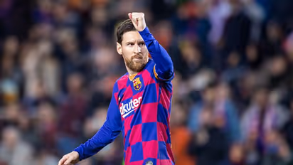 সমুদ্র তটে স্ত্রী-র সঙ্গে অন্তরঙ্গ মুহূর্তে মেসি, ফিরে দেখা ভাইরাল ছবির অ্যালবাম