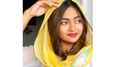 அசத்தும் அழகில் ஆளை கவரும் முகம் வேற யாரு நம்ம ஷாலினி ஜோயா தான்!