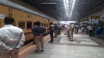 ಕೊರೋನಾ ಭೀತಿ: ಬಳ್ಳಾರಿಯಿಂದ ಪಶ್ಚಿಮ ಬಂಗಾಳದತ್ತ 1318 ವಲಸಿಗರ ಪಯಣ