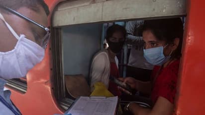 ট্রেনে উঠলেই মহিলাদের দেওয়া হবে নম্বর, যাত্রী সুরক্ষায় 'সহেলি' আনল রেল