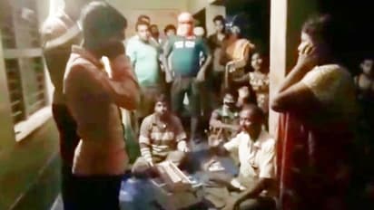 বিবাহিত তরুণের সঙ্গে সম্পর্ক,সালিশি সভায় কান ধরে ওঠবোস যুবক-যুবতীকে