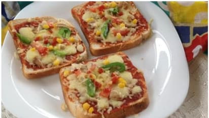 വീട്ടിൽ ബ്രെഡ് ഉണ്ടാകുമല്ലോ; 'പിസ' എളുപ്പം തയ്യാറാക്കാം... ‌