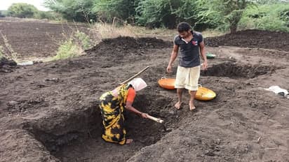 ಕೊರೋನಾ ತಂದ ಸಂಕಷ್ಟ: ಕುಟುಂಬ ನಿರ್ವಹಣೆಗೆ ಕೂಲಿ ಕೆಲಸಕ್ಕೆ ಮುಂದಾದ ಎಂಜಿನಿಯರ್..!