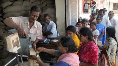 ரேஷன் கார்டில் இருந்து பெயர் நீக்கப்படும்.? கெடு விதித்த அரசு- அப்டேட் செய்ய என்ன செய்ய வேண்டும்