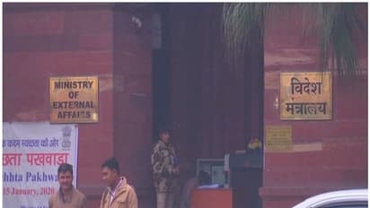 പാക് നയതന്ത്ര ഉദ്യോഗസ്ഥരെ പുറത്താക്കല്: ഇന്ത്യന് സ്ഥാനപതിയെ വിളിച്ചുവരുത്തി പാകിസ്ഥാന്, അതൃപ്തി