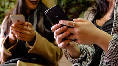 digital payment frauds: డిజిటల్ లావాదేవీల మోసాలపై కేంద్రం ఉక్కుపాదం.. 70 లక్షల మొబైల్ నెంబర్లు సస్పెండ్..