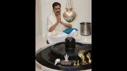 ಭಗವಂತನಿಗೆ ವಿಶೇಷ ಪೂಜೆ ಸಲ್ಲಿಸಿ ಹುಟ್ಟುಹಬ್ಬ ಆಚರಿಸಿಕೊಂಡ ಕೇಂದ್ರ ಸಚಿವ ಸುರೇಶ ಅಂಗಡಿ