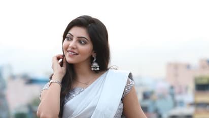 சொட்ட சொட்ட மழையில் நனைந்த படி... ஈரத்துணியுடன் அதுல்யா நடத்திய போட்டோ ஷூட் அதகளம்...!