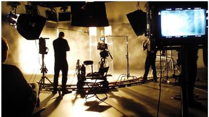 സിനിമാ ചിത്രീകരണം ഉടനുണ്ടാകില്ല, ഔട്ട്ഡോര് ഷൂട്ടിംഗിന് അനുമതി ലഭിച്ച ശേഷമെന്ന് ചലച്ചിത്ര സംഘടനകള്