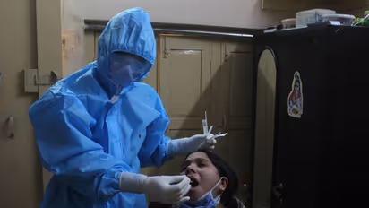 Coronavirus: India registers slight dip in daily cases with 3.73 lakh new infections; Omicron tally at 10,050