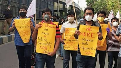 'আই কান্ট ব্রিদ' আন্দোলন পৌঁছল কলকাতায়, আমেরিকান সেন্টারের সামনে বিক্ষোভ ছাত্র-যুবদের