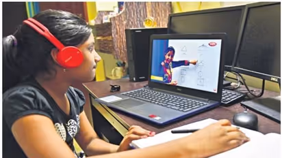 ഓൺലൈൻ പഠനത്തിന് സൗകര്യമില്ലാത്ത കുട്ടികൾ എന്ത് ചെയ്യണം? ചർച്ച ചെയ്യാൻ മന്ത്രിസഭ