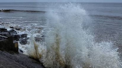 আরব সাগরে ৬ ফুট লম্বা ঢেউ ওঠার আশঙ্কা, ১৩৮ বছর পর ঘূর্ণিঝড় দেখছে মুম্বইবাসী
