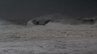 കേരള തീരത്ത് ഉയർന്ന തിരമാലയ്ക്ക് സാധ്യത; തീരദേശവാസികൾക്ക് ജാഗ്രതാ നിര്ദ്ദേശം