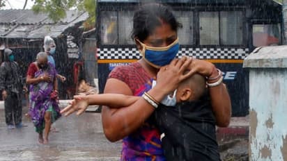 আগামী ৪৮ ঘণ্টা শীতের আমেজ বাংলায়, আরব সাগর-বঙ্গোপসাগরের জোড়া ঘূর্ণিঝড়ের পূর্বাভাস