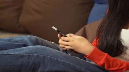 கல்லூரி மாணவியிடம் கிளுகிளுப்பு.. காதல் ரசம் சொட்டச்சொட்ட  பேச்சு.. சென்னை மாநகராட்சி என்ஜினீயர் சஸ்பெண்ட்..!