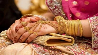 అత్తారింటికి వెళుతూ... చెరువులో దూకిన నవ వధువు