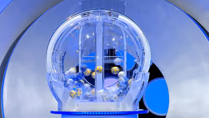 ಅಜ್ಜನ ಸಲಹೆಯಂತೆ 18ನೇ ವರ್ಷದ ಹುಟ್ಟುಹಬ್ಬಕ್ಕೆ ಲಾಟರಿ ಖರೀದಿ, 290 ಕೋಟಿ ರೂ ಗೆದ್ದ ಯುವತಿ!