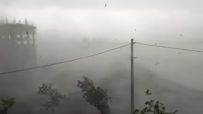 ചുഴലി ഭീഷണി! ബംഗാൾ ഉൾക്കടലിൽ ചുഴലിക്കാറ്റിന് സാധ്യത, ചക്രവാതച്ചുഴി അതിതീവ്ര ന്യൂനമർദ്ദമാകാം; മഴ സാഹചര്യം മാറും