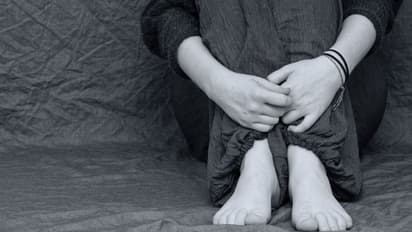 রাজধানীতে স্বামীর ঘরে চরম নির্যাতনের শিকার গৃহবধূ, লোহার শিকল বেঁধে ৬ মাস ধরে স্ত্রীকে মারধোর