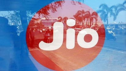 Reliance Jio : എതിരാളികളെ തകർത്ത് മുന്നേറാൻ ജിയോ; ബോണ്ടുകളിലൂടെ വൻ തുക സമാഹരിക്കാൻ ശ്രമം തുടങ്ങി