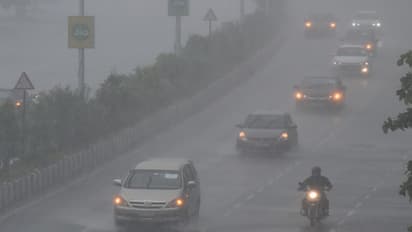 বর্ষার পাশাপাশি তৈরি হয়েছে নিম্নচাপ, সপ্তাহ জুড়েই চলবে বজ্রবিদ্যুৎ সহ ঝড় বৃষ্টি