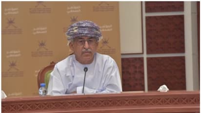 ഒമാൻ ആരോഗ്യ മന്ത്രി കൊവിഡ് വാക്സിനേഷൻ കേന്ദ്രം സന്ദർശിച്ചു