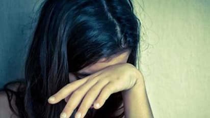 স্বামী ও তার বন্ধুদের হাতেই গেল গৃহবধূর ইজ্জত, বাধা দেওয়ায় মার খেল পাঁচ বছরের সন্তানও