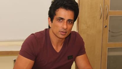 'मैं आपको घर से उठाके मुंबई ले आऊंगा', जब सोनू सूद ने इस वजह शख्स को कही ये बात