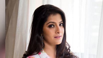 ஊரடங்கில் சூப்பர் பிஸ்னஸை துவக்கிய வரலட்சுமி சரத்குமார்..! அவரே வெளியிட்ட தகவல்..!